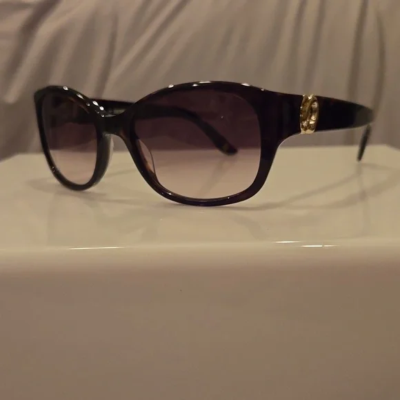 Liz Claiborne Dark Havana Sunglasses brand new in case - Picture 2 of 14